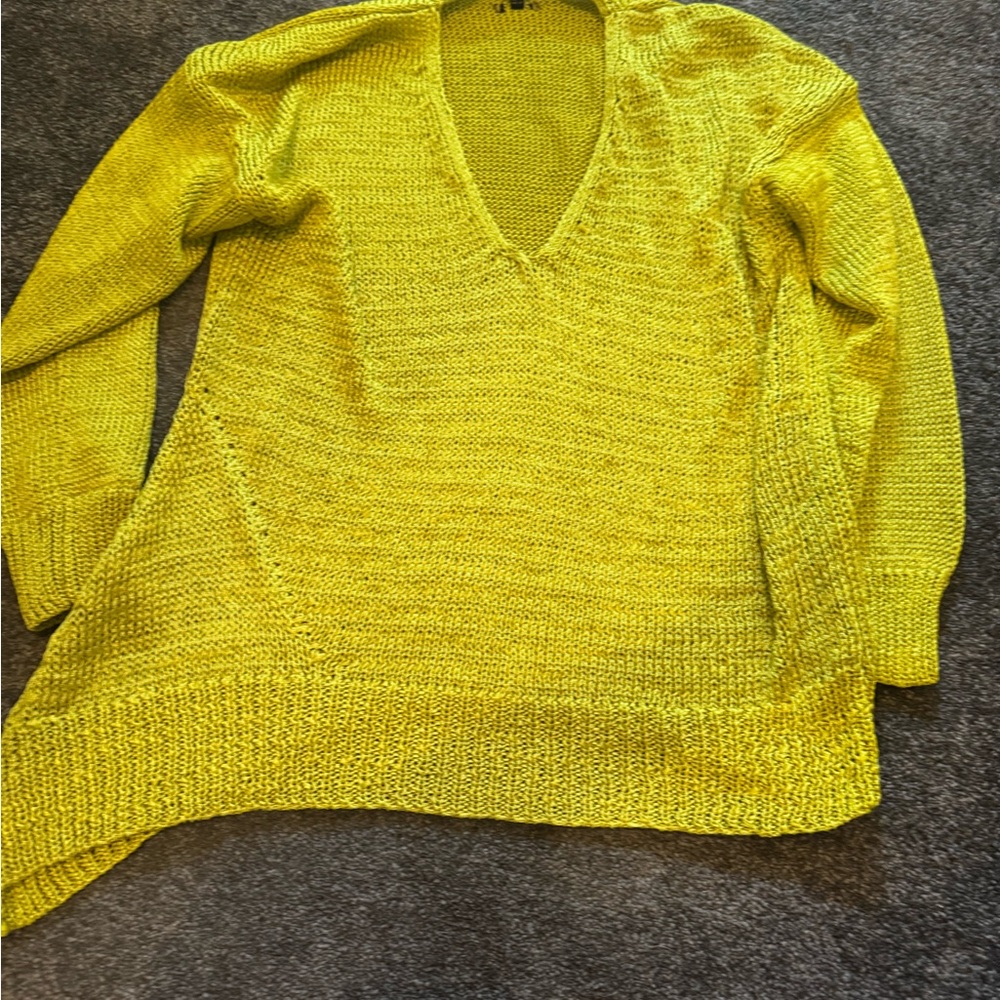 Massimo Dutti V-Neck Knit Sweater in Bright Yellow